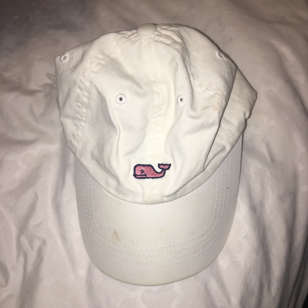 White vineyard vines hat
